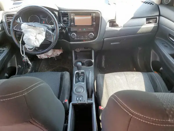JA4AD3A38GZ051040 2016 MITSUBISHI OUTLANDER - Image 8