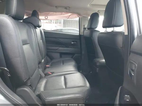 JA4AD3A38GZ052706 2016 MITSUBISHI OUTLANDER - Image 8