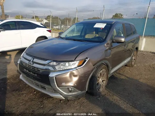 JA4AD3A38GZ056643 2016 MITSUBISHI OUTLANDER - Image 2