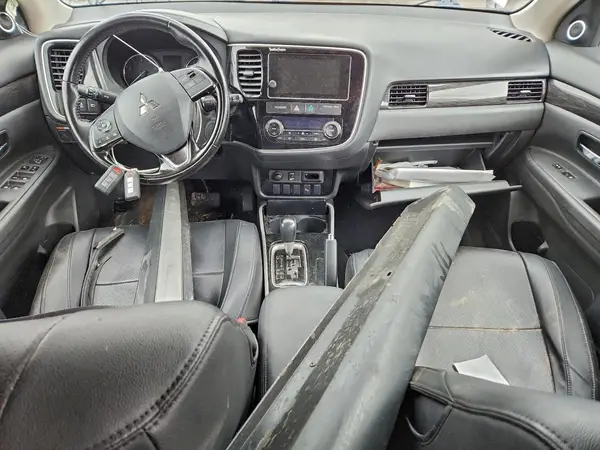 JA4AD3A38HZ000283 2017 MITSUBISHI OUTLANDER - Image 8