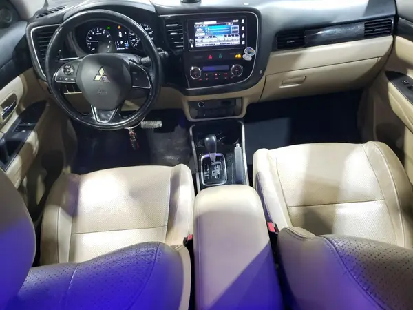 JA4AD3A38HZ002714 2017 MITSUBISHI OUTLANDER - Image 8