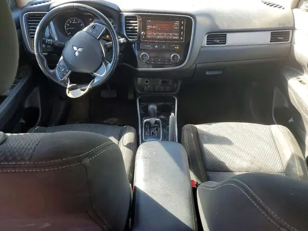 JA4AD3A38HZ005001 2017 MITSUBISHI OUTLANDER - Image 8