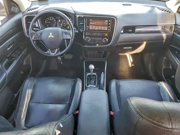 JA4AD3A38HZ005404 2017 MITSUBISHI OUTLANDER - Image 8