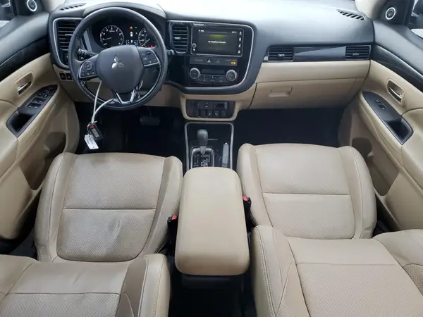 JA4AD3A38HZ005774 2017 MITSUBISHI OUTLANDER - Image 8