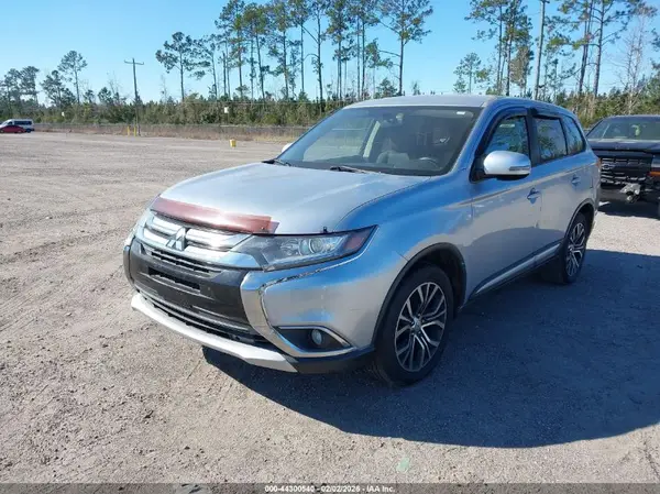 JA4AD3A38HZ005905 2017 MITSUBISHI OUTLANDER - Image 2