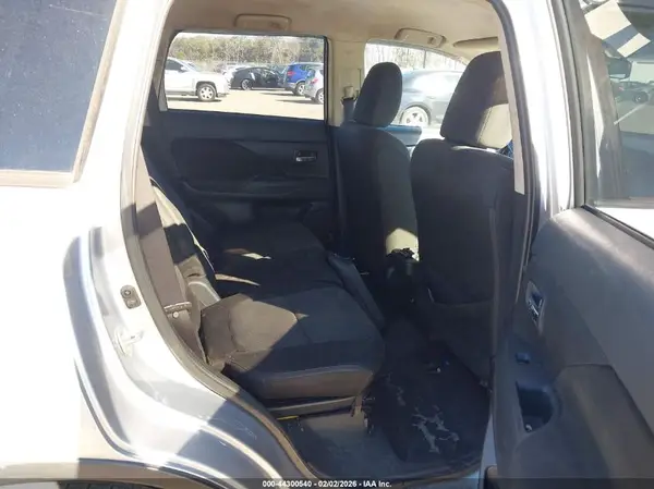 JA4AD3A38HZ005905 2017 MITSUBISHI OUTLANDER - Image 8