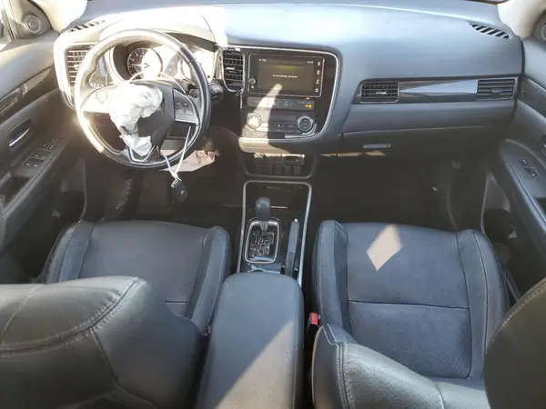 JA4AD3A38HZ006519 2017 MITSUBISHI OUTLANDER - Image 8