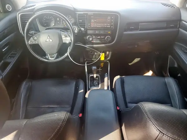 JA4AD3A38HZ008173 2017 MITSUBISHI OUTLANDER - Image 8