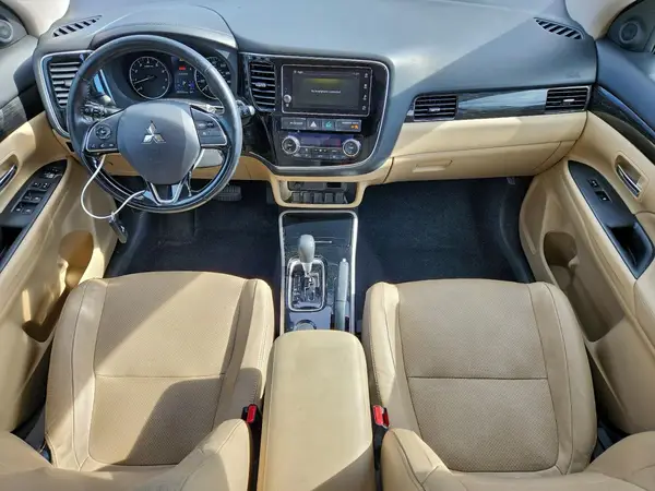 JA4AD3A38HZ010666 2017 MITSUBISHI OUTLANDER - Image 8