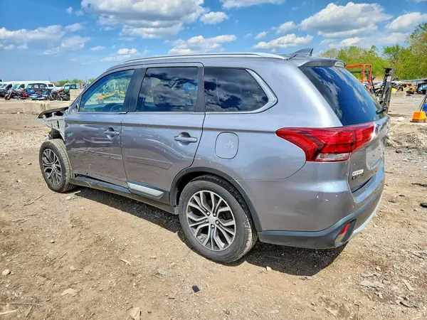 JA4AD3A38HZ013261 2017 MITSUBISHI OUTLANDER - Image 2