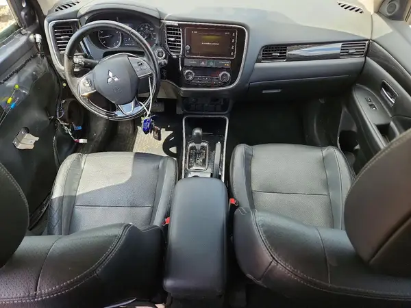 JA4AD3A38HZ013261 2017 MITSUBISHI OUTLANDER - Image 8
