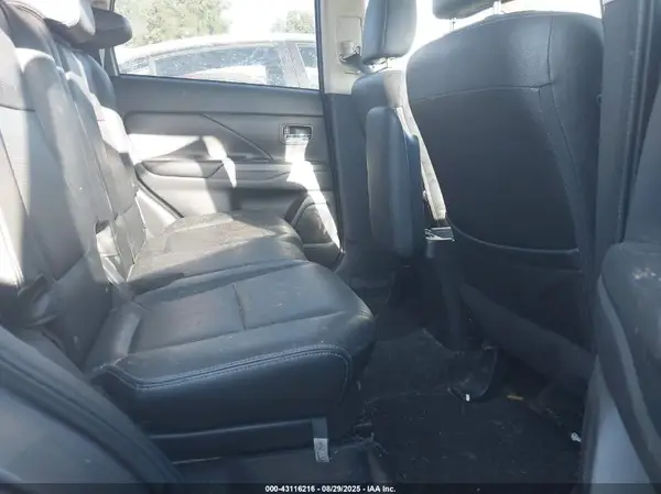 JA4AD3A38HZ015978 2017 MITSUBISHI OUTLANDER - Image 8