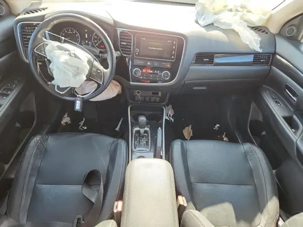 JA4AD3A38HZ016855 2017 MITSUBISHI OUTLANDER - Image 8