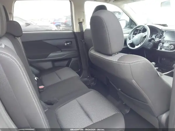 JA4AD3A38HZ019092 2017 MITSUBISHI OUTLANDER - Image 8