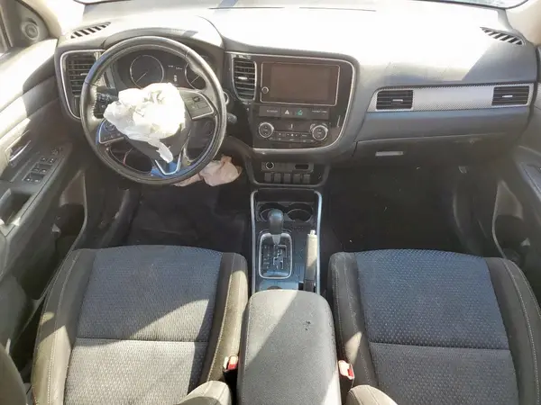 JA4AD3A38HZ028035 2017 MITSUBISHI OUTLANDER - Image 8