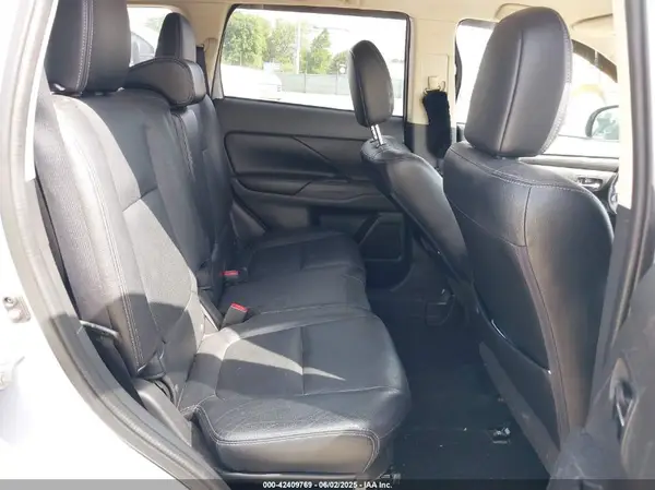JA4AD3A38HZ030884 2017 MITSUBISHI OUTLANDER - Image 8