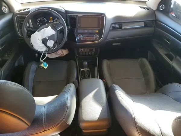 JA4AD3A38HZ034840 2017 MITSUBISHI OUTLANDER - Image 8