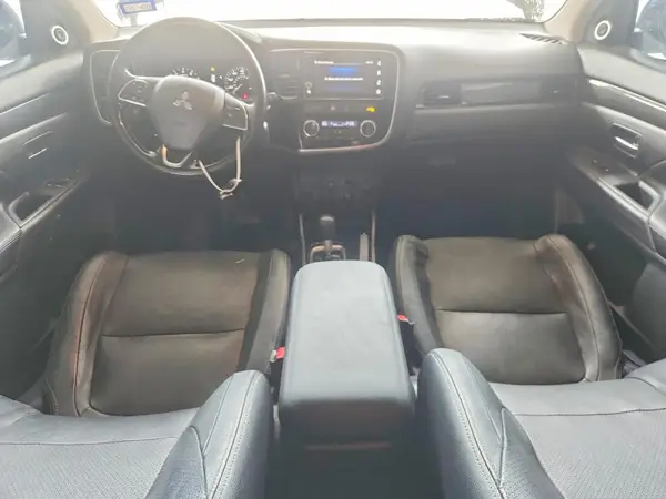 JA4AD3A38HZ035549 2017 MITSUBISHI OUTLANDER - Image 8