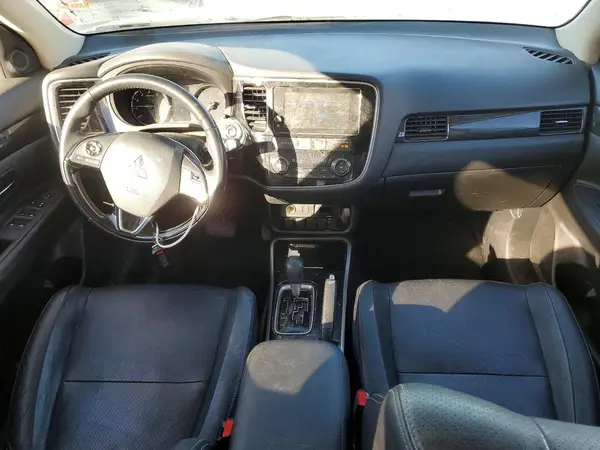 JA4AD3A38HZ038550 2017 MITSUBISHI OUTLANDER - Image 8