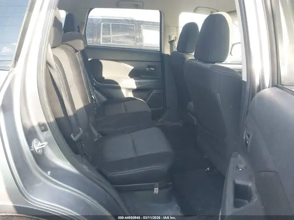 JA4AD3A38HZ041657 2017 MITSUBISHI OUTLANDER - Image 8