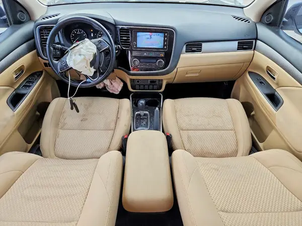 JA4AD3A38HZ042078 2017 MITSUBISHI OUTLANDER - Image 8