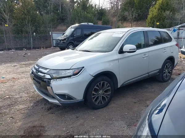 JA4AD3A38HZ043845 2017 MITSUBISHI OUTLANDER - Image 2