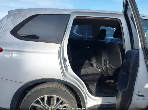 JA4AD3A38HZ043845 2017 MITSUBISHI OUTLANDER - Image 8