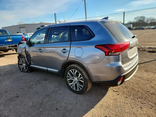 JA4AD3A38HZ057700 2017 MITSUBISHI OUTLANDER - Image 2