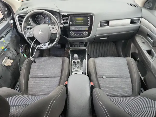 JA4AD3A38HZ058085 2017 MITSUBISHI OUTLANDER - Image 8