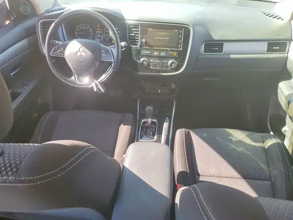 JA4AD3A38HZ058555 2017 MITSUBISHI OUTLANDER - Image 8