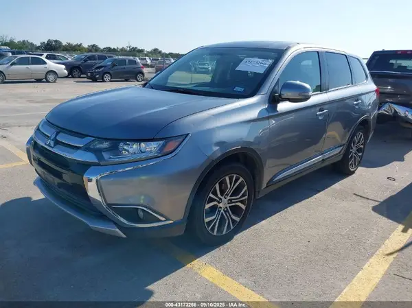 JA4AD3A38HZ058670 2017 MITSUBISHI OUTLANDER - Image 2