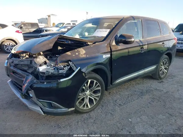 JA4AD3A38HZ059141 2017 MITSUBISHI OUTLANDER - Image 2