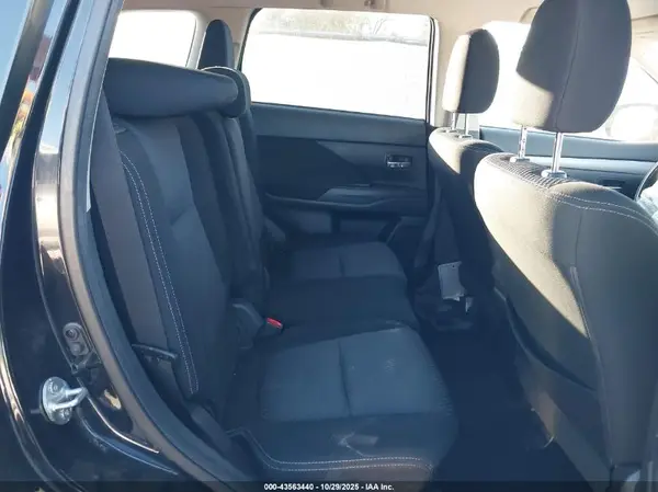 JA4AD3A38HZ059141 2017 MITSUBISHI OUTLANDER - Image 8
