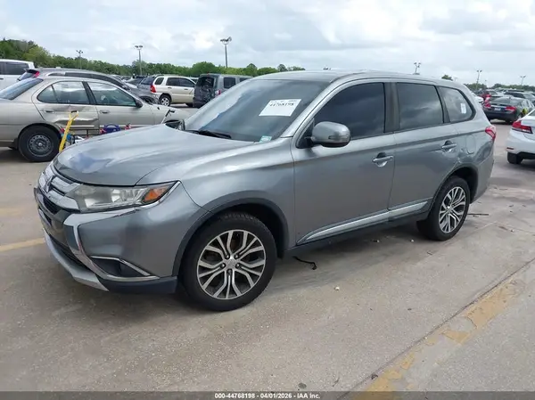 JA4AD3A38HZ066669 2017 MITSUBISHI OUTLANDER - Image 2