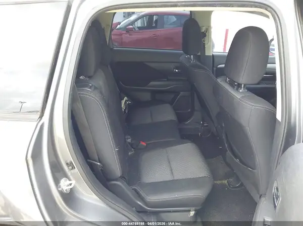 JA4AD3A38HZ066669 2017 MITSUBISHI OUTLANDER - Image 8