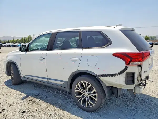 JA4AD3A38HZ070852 2017 MITSUBISHI OUTLANDER - Image 2