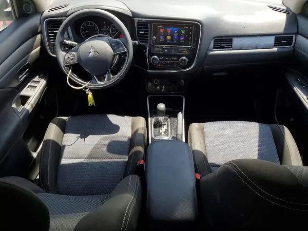 JA4AD3A38HZ070852 2017 MITSUBISHI OUTLANDER - Image 8