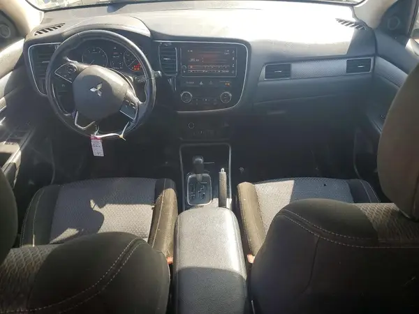 JA4AD3A38JJ004984 2018 MITSUBISHI OUTLANDER - Image 8