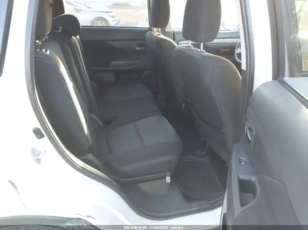 JA4AD3A38JZ000208 2018 MITSUBISHI OUTLANDER - Image 8