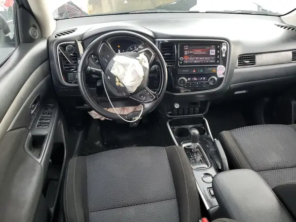 JA4AD3A38JZ007451 2018 MITSUBISHI OUTLANDER - Image 8