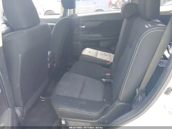 JA4AD3A38JZ015758 2018 MITSUBISHI OUTLANDER - Image 8