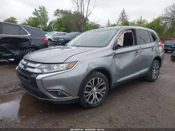 JA4AD3A38JZ017431 2018 MITSUBISHI OUTLANDER - Image 2