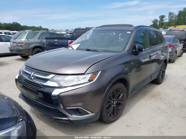 JA4AD3A38JZ018658 2018 MITSUBISHI OUTLANDER - Image 2