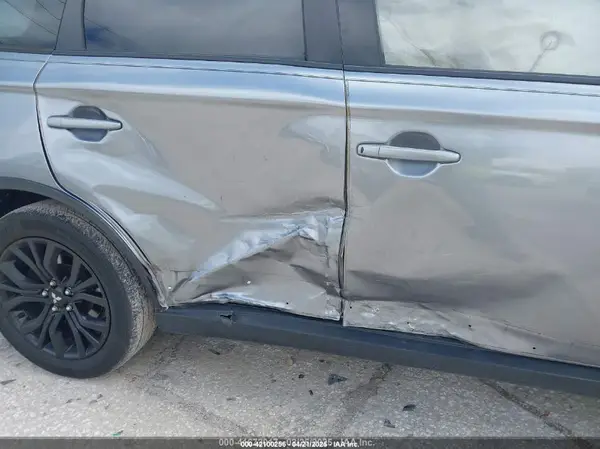 2018 MITSUBISHI OUTLANDER auction photo 6
