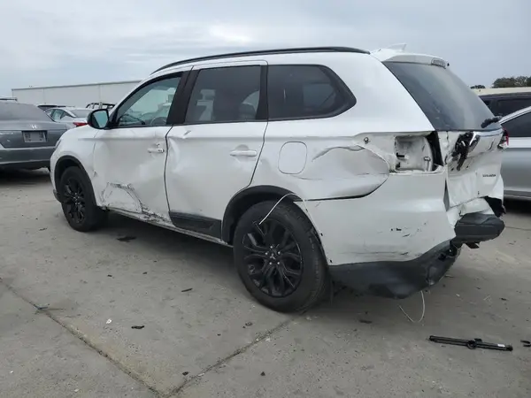 JA4AD3A38JZ020569 2018 MITSUBISHI OUTLANDER - Image 2