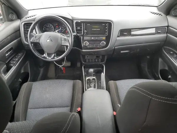 JA4AD3A38JZ020569 2018 MITSUBISHI OUTLANDER - Image 8