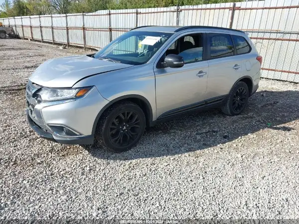 JA4AD3A38JZ020636 2018 MITSUBISHI OUTLANDER - Image 2