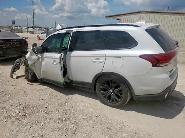 JA4AD3A38JZ021950 2018 MITSUBISHI OUTLANDER - Image 2