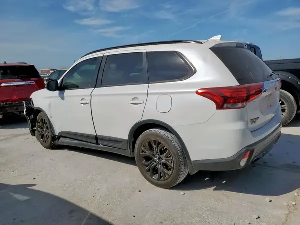 JA4AD3A38JZ022368 2018 MITSUBISHI OUTLANDER - Image 2