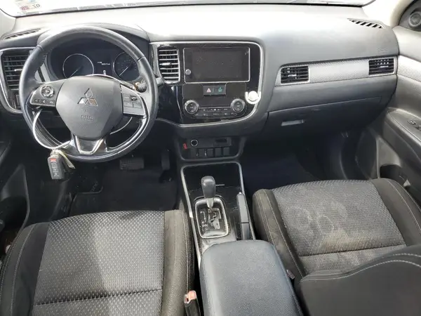 JA4AD3A38JZ023228 2018 MITSUBISHI OUTLANDER - Image 8